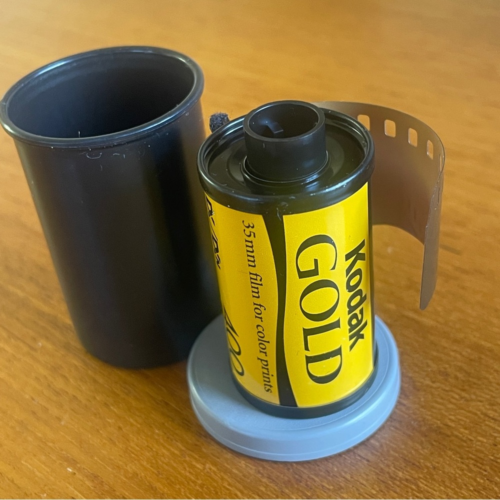 Kodak Gold 400 ASA 35mm Film Roll with Black Canister